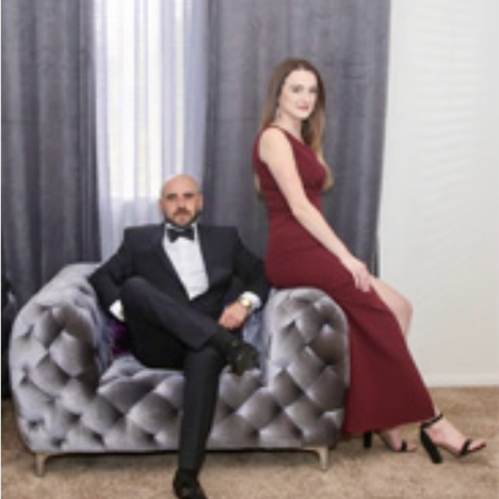 Elegant Burgundy Evening Gown - Picture 9 of 10